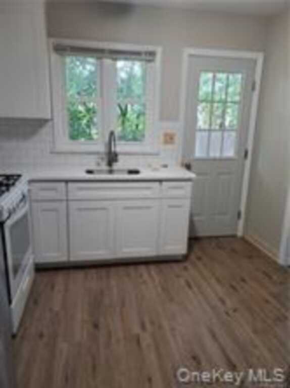 349 S Middletown Road, Nanuet, NY 10954 - Photo 3 of 9