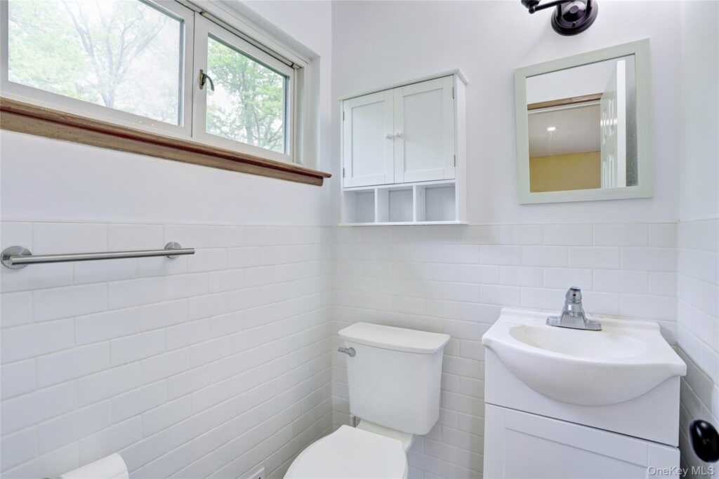 34 E Allison Avenue, Pearl River, NY 10965 - Photo 11 of 28