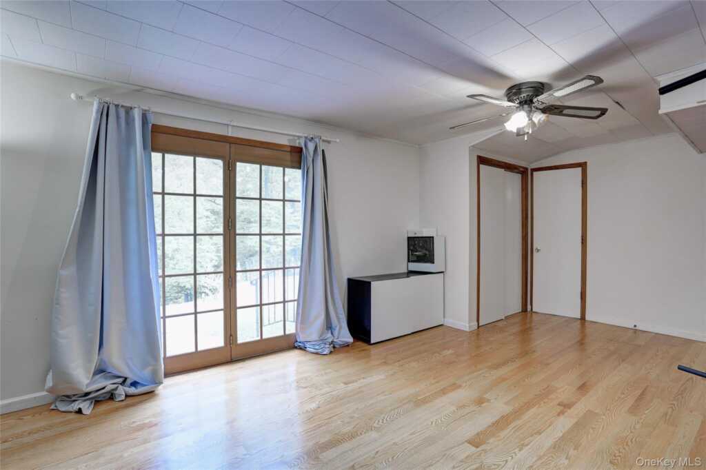 34 E Allison Avenue, Pearl River, NY 10965 - Photo 17 of 28