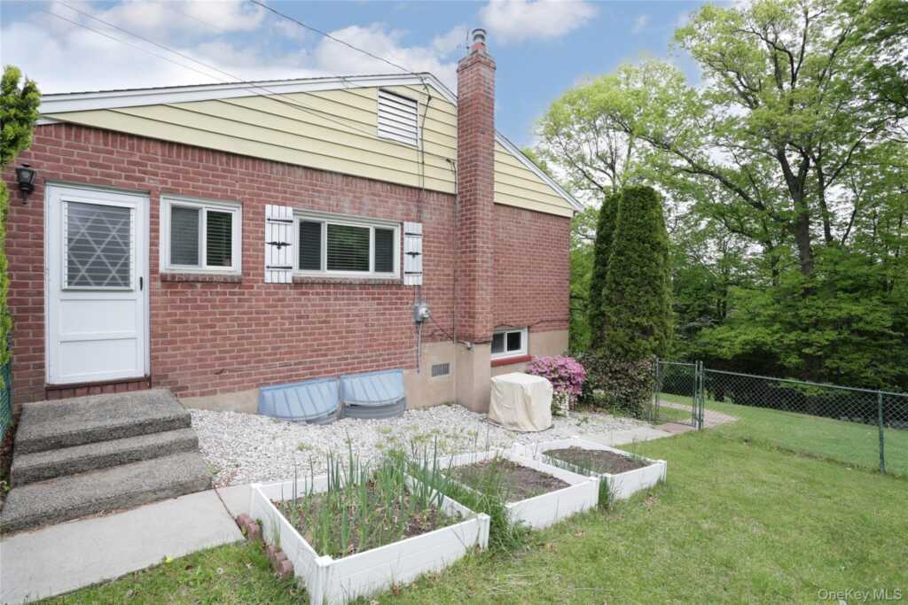 34 E Allison Avenue, Pearl River, NY 10965 - Photo 22 of 28