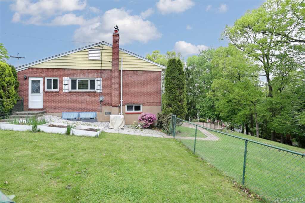 34 E Allison Avenue, Pearl River, NY 10965 - Photo 23 of 28