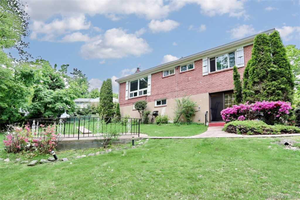 34 E Allison Avenue, Pearl River, NY 10965 - Photo 24 of 28