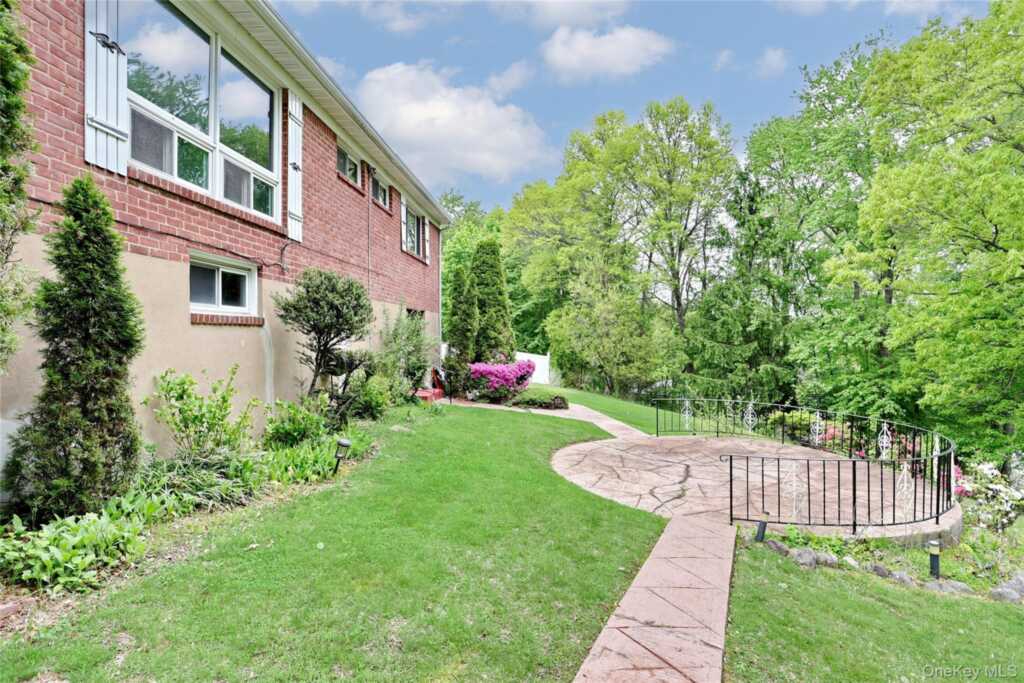 34 E Allison Avenue, Pearl River, NY 10965 - Photo 25 of 28