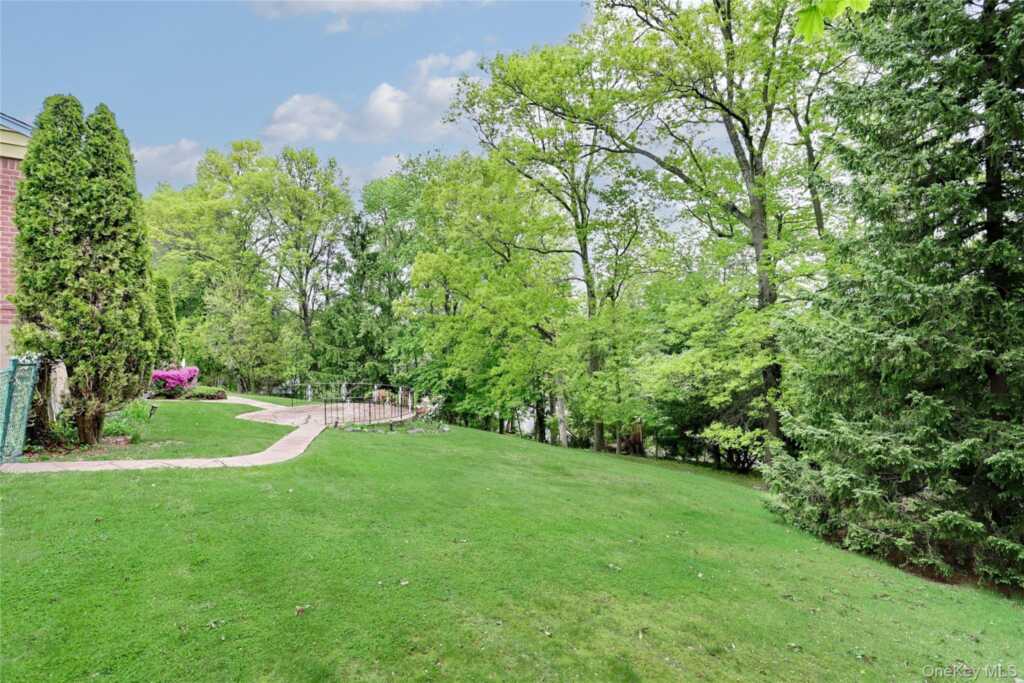 34 E Allison Avenue, Pearl River, NY 10965 - Photo 26 of 28