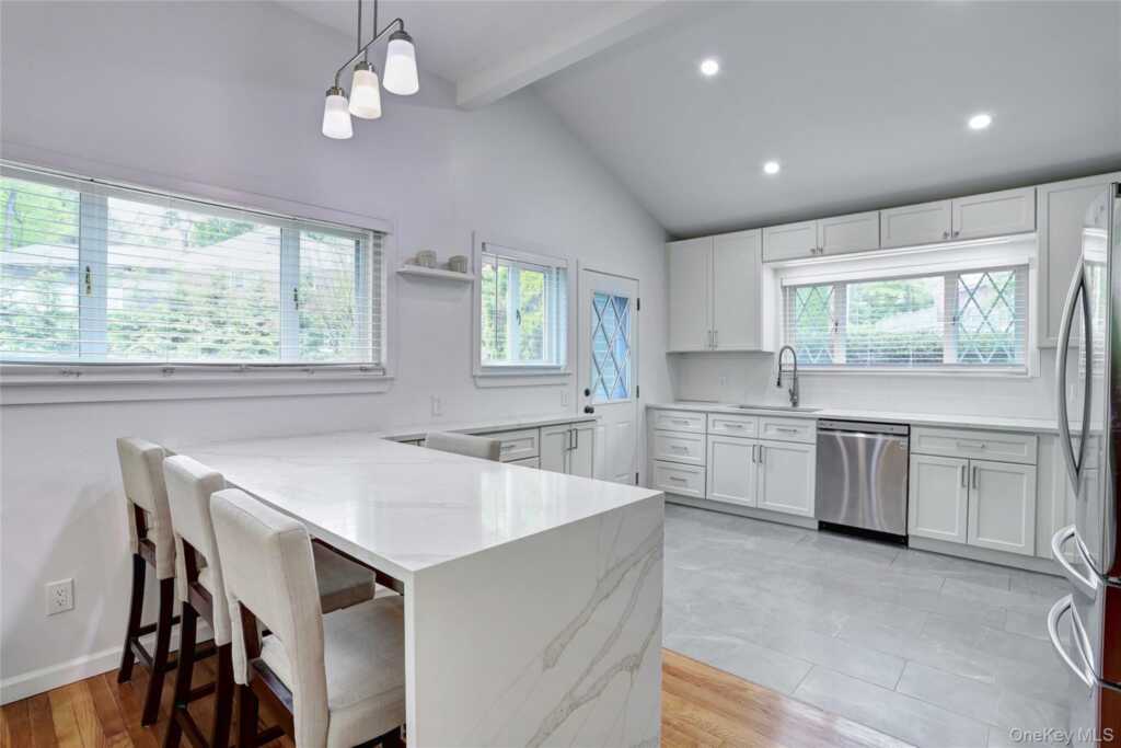 34 E Allison Avenue, Pearl River, NY 10965 - Photo 6 of 28