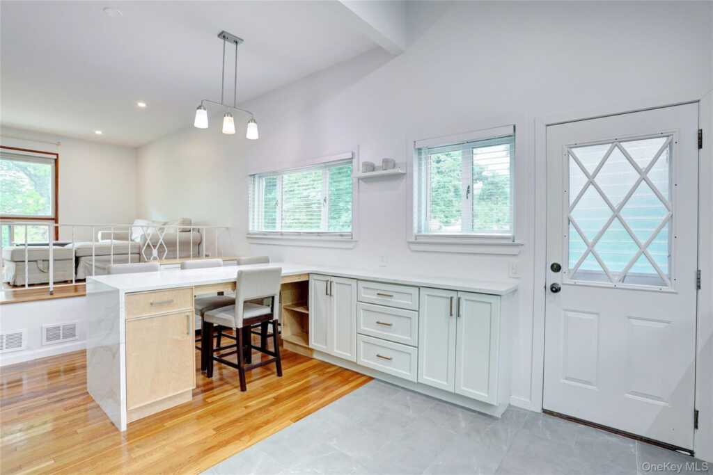 34 E Allison Avenue, Pearl River, NY 10965 - Photo 7 of 28