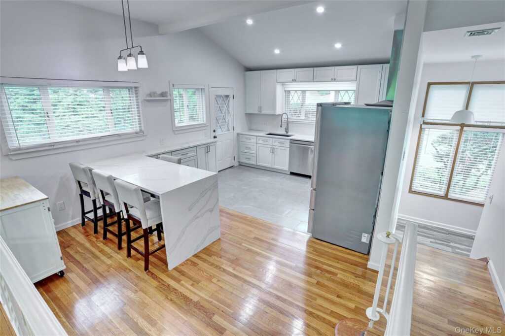 34 E Allison Avenue, Pearl River, NY 10965 - Photo 8 of 28