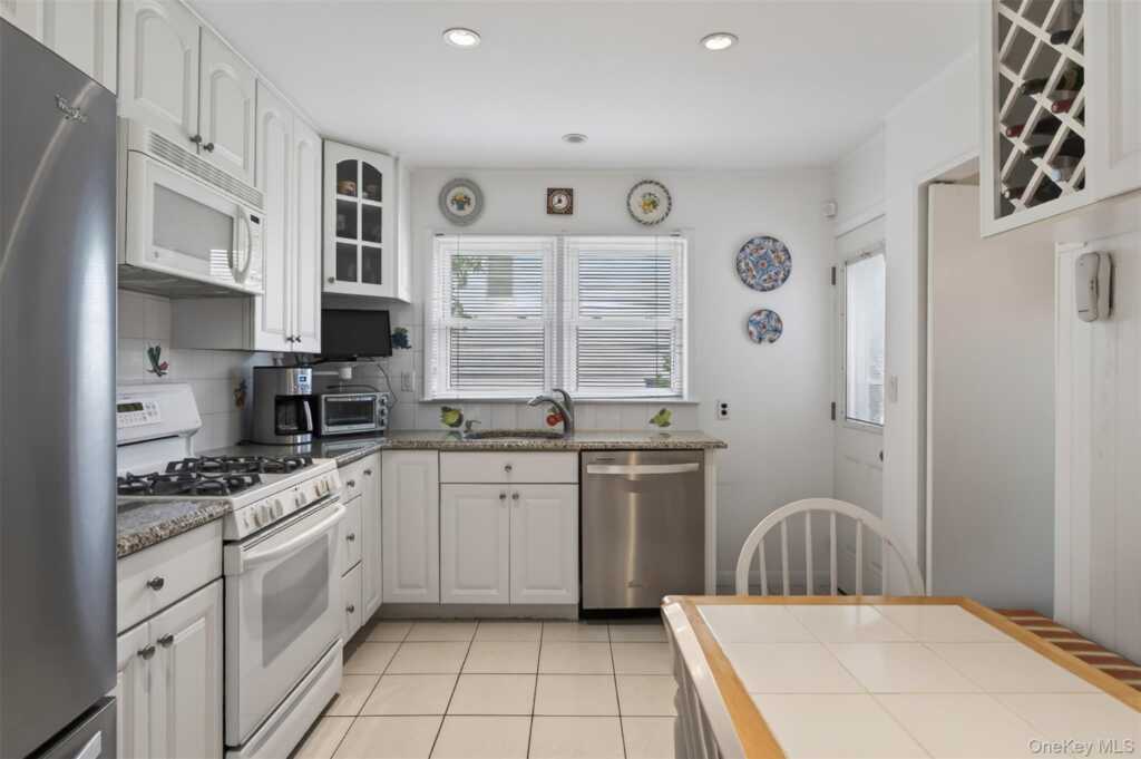 25 Frederick Lane, New Rochelle, NY 10583 - Photo 12 of 25