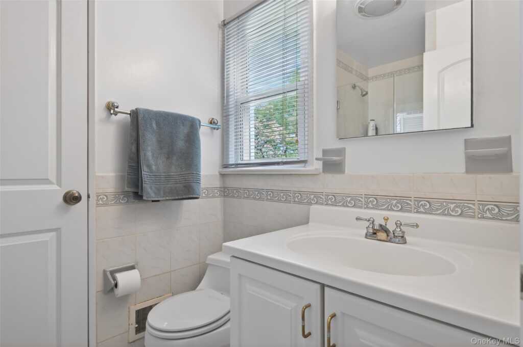 25 Frederick Lane, New Rochelle, NY 10583 - Photo 17 of 25