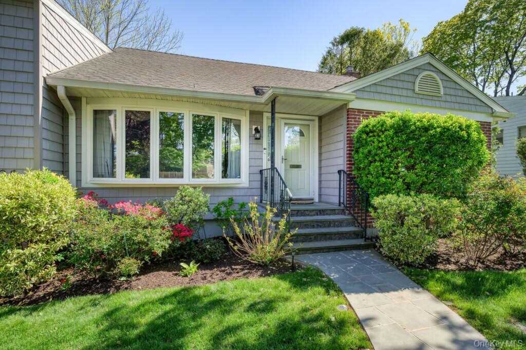 25 Frederick Lane, New Rochelle, NY 10583 - Photo 2 of 25