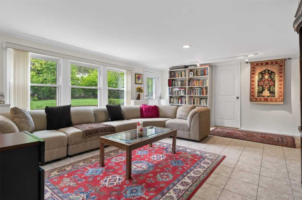 25 Frederick Lane, New Rochelle, NY 10583 - Photo 20 of 25