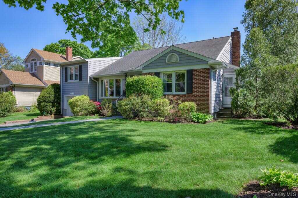 25 Frederick Lane, New Rochelle, NY 10583 - Photo 4 of 25