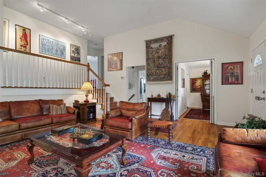 25 Frederick Lane, New Rochelle, NY 10583 - Photo 7 of 25