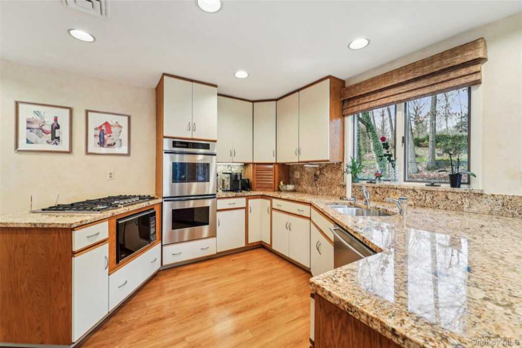 6 Robins Roost, Rye, NY 10573 - Photo 10 of 29