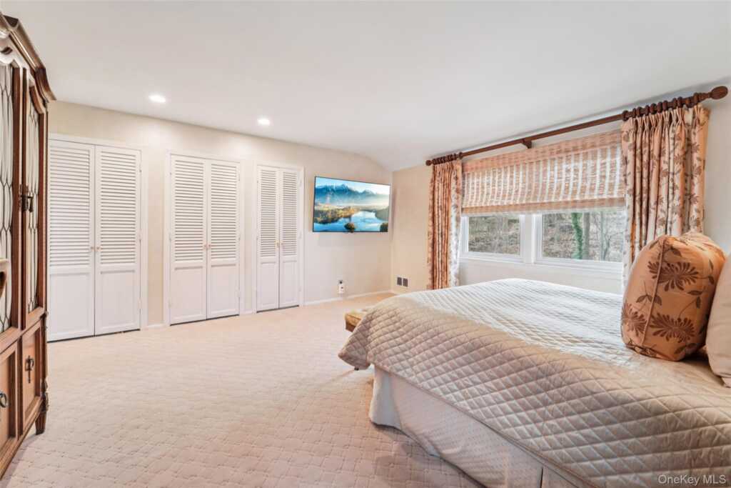 6 Robins Roost, Rye, NY 10573 - Photo 13 of 29