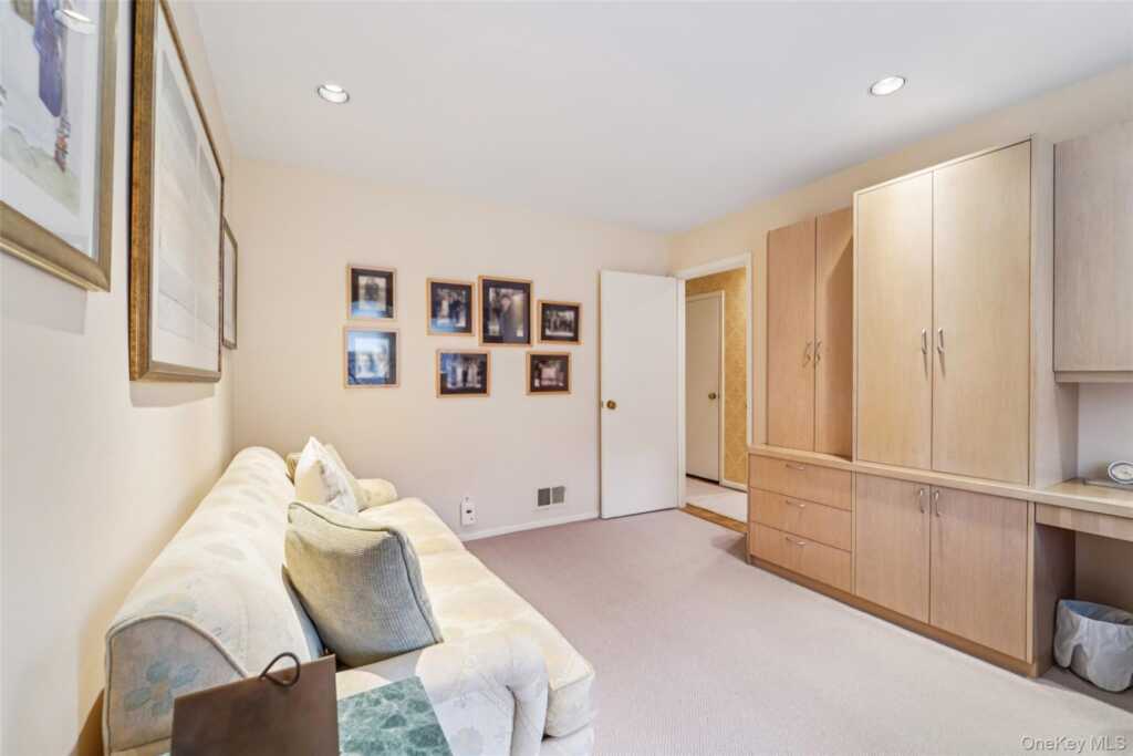 6 Robins Roost, Rye, NY 10573 - Photo 15 of 29