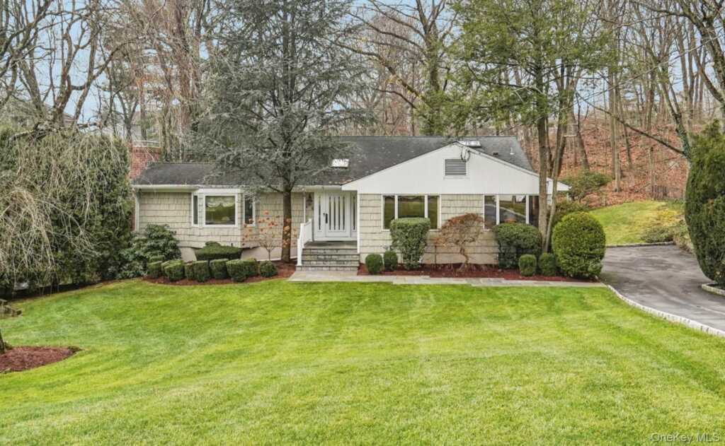 6 Robins Roost, Rye, NY 10573 - Photo 2 of 29
