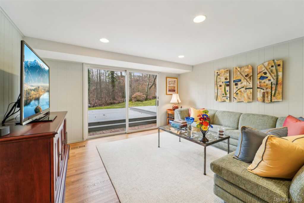 6 Robins Roost, Rye, NY 10573 - Photo 20 of 29
