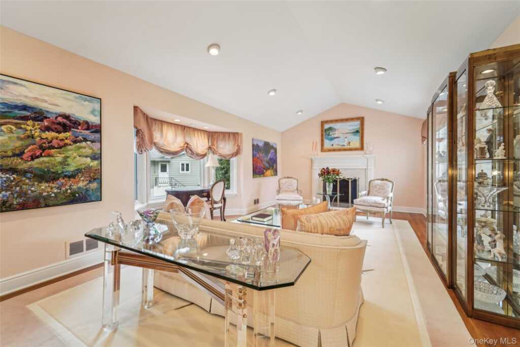 6 Robins Roost, Rye, NY 10573 - Photo 3 of 29