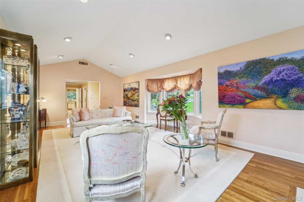 6 Robins Roost, Rye, NY 10573 - Photo 4 of 29
