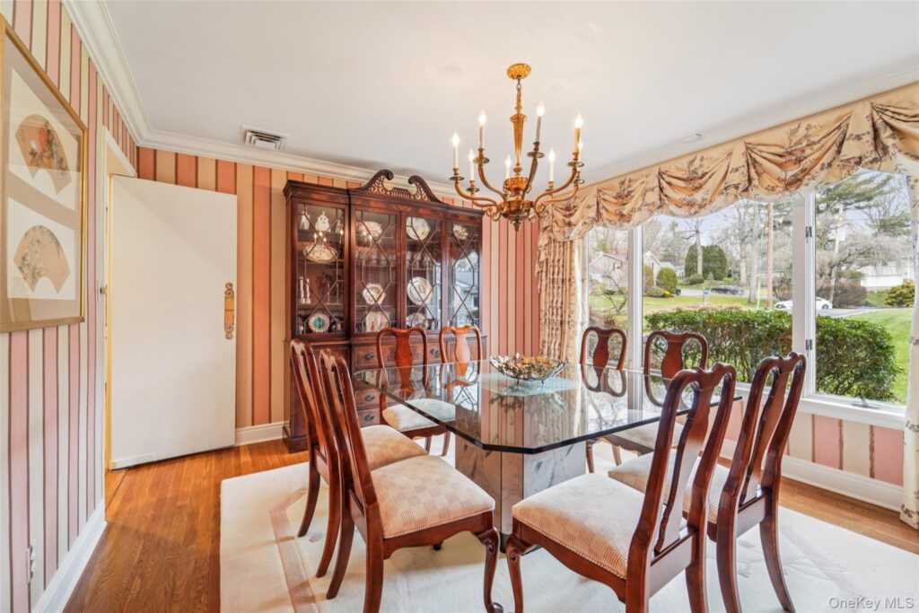 6 Robins Roost, Rye, NY 10573 - Photo 5 of 29