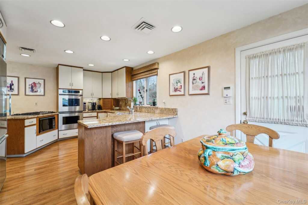6 Robins Roost, Rye, NY 10573 - Photo 8 of 29
