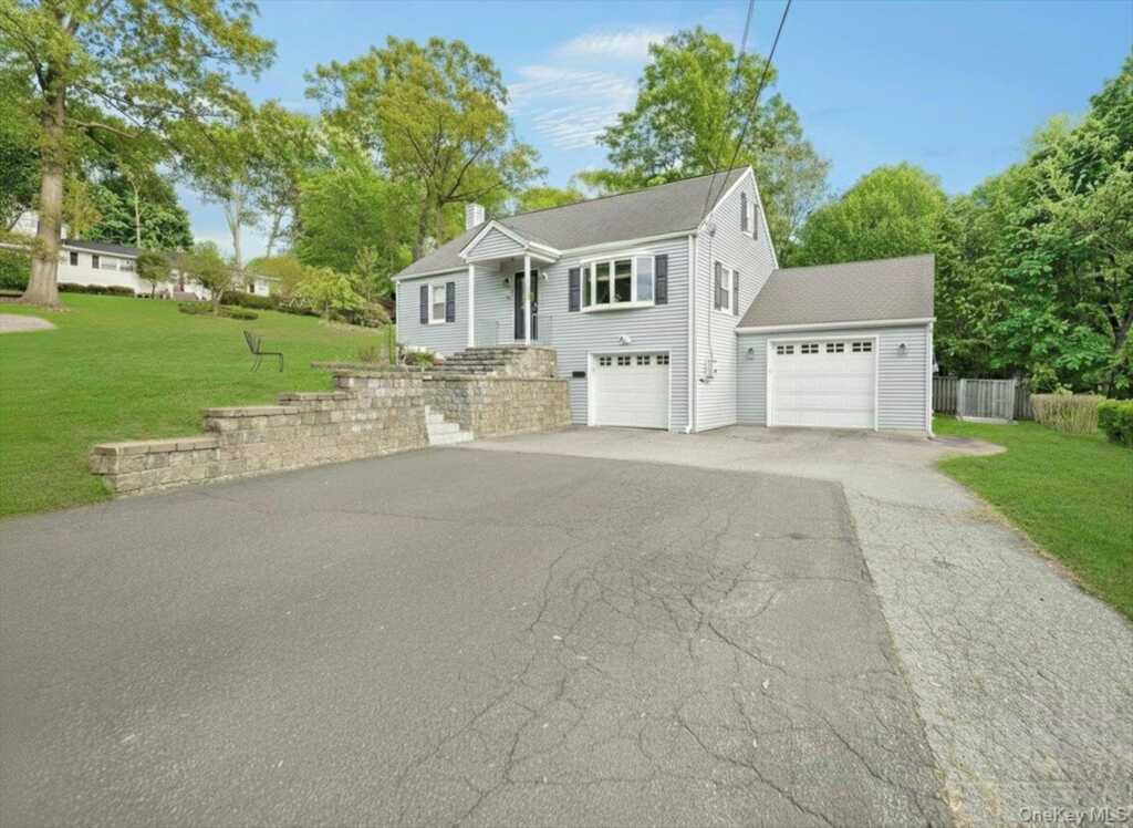 16 Will Rogers Lane, Nanuet, NY 10954 - Photo 2 of 28