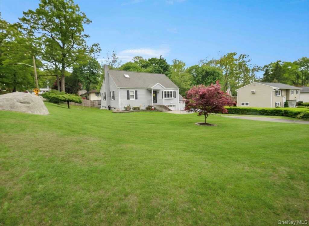 16 Will Rogers Lane, Nanuet, NY 10954 - Photo 3 of 28
