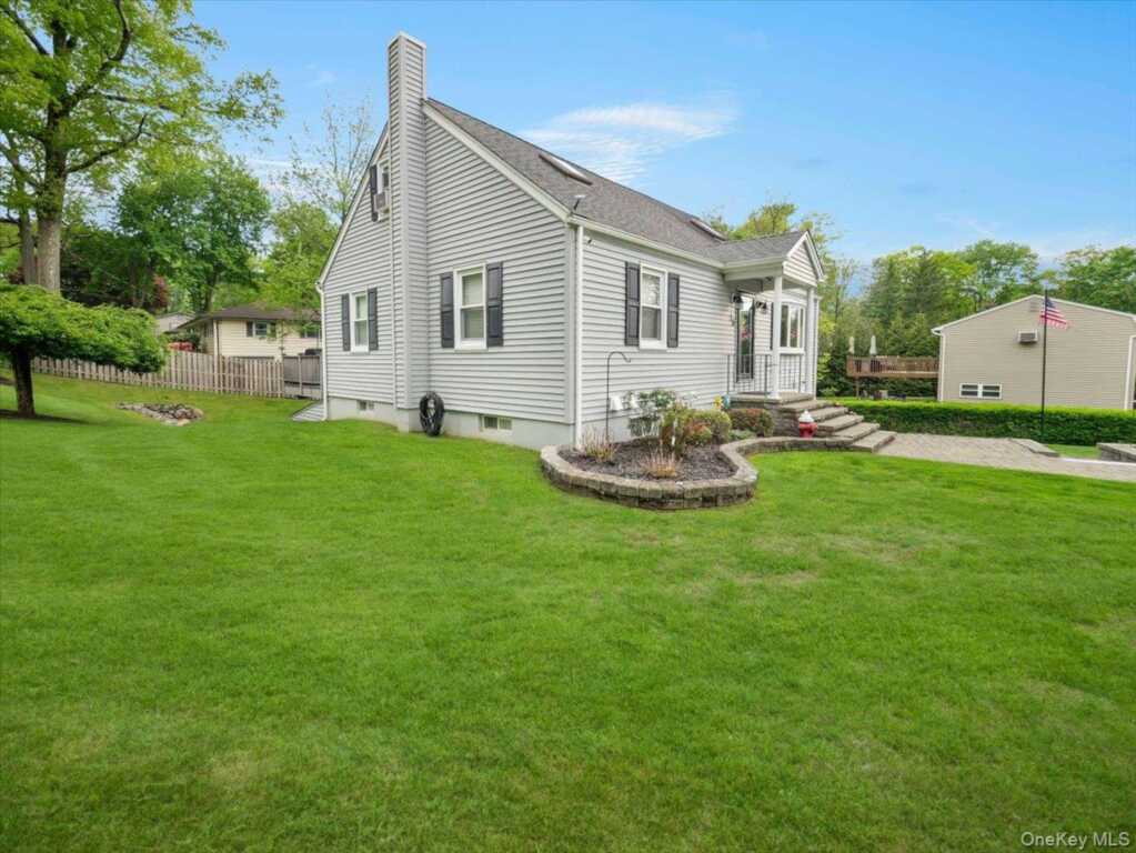 16 Will Rogers Lane, Nanuet, NY 10954 - Photo 5 of 28