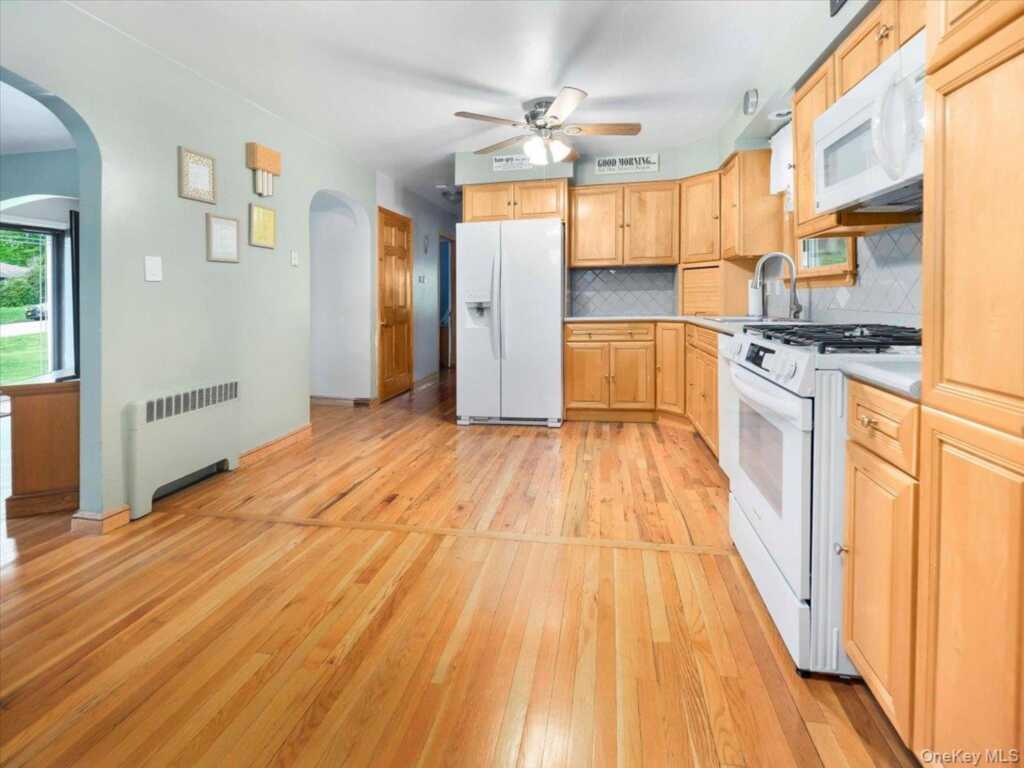16 Will Rogers Lane, Nanuet, NY 10954 - Photo 6 of 28