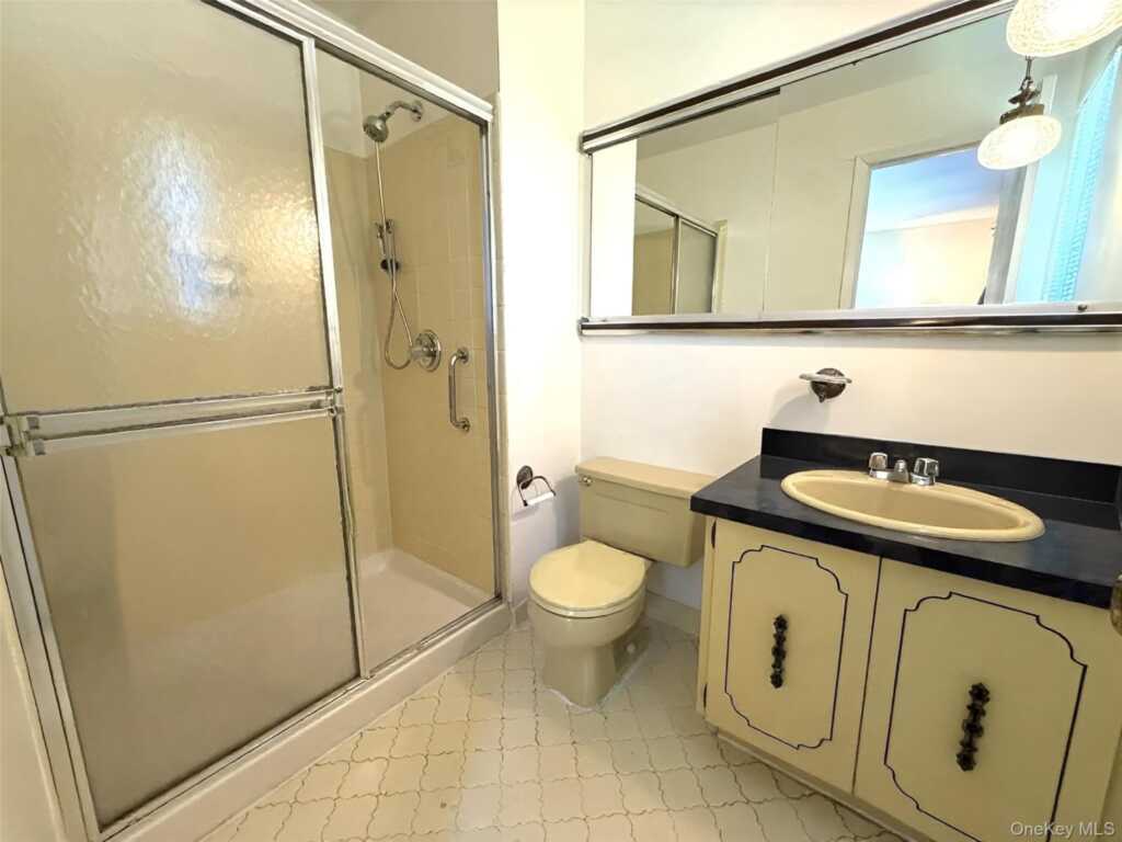 27 Skyview Lane, New Rochelle, NY 10804 - Photo 11 of 15