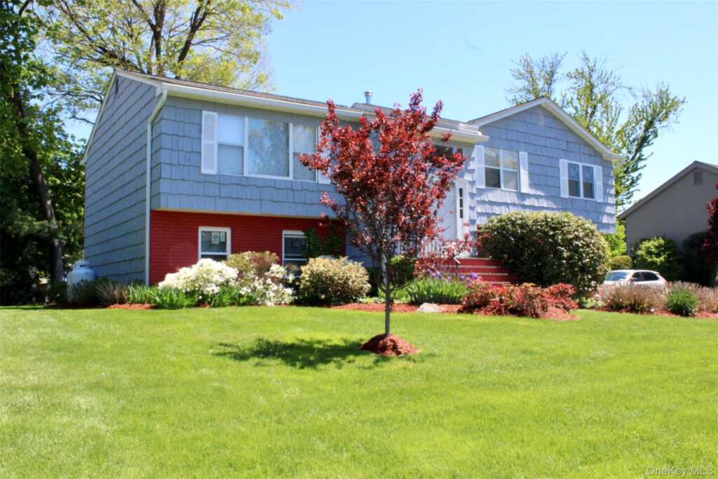 27 Skyview Lane, New Rochelle, NY 10804 - Photo 2 of 15