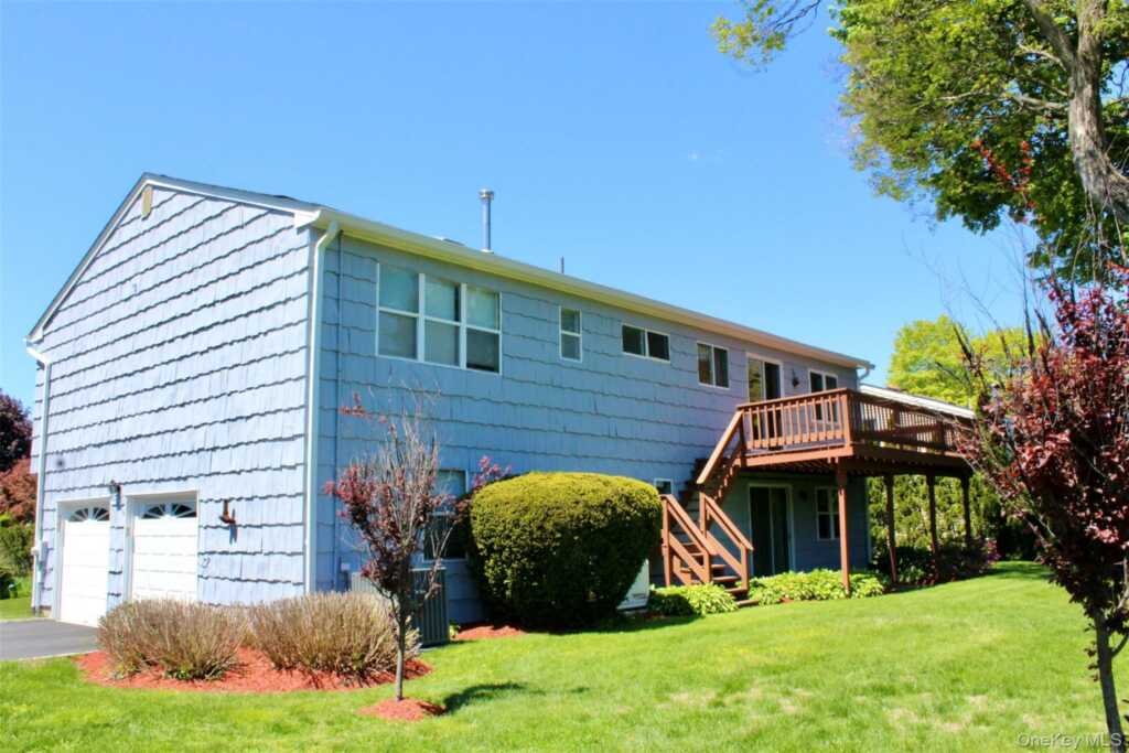 27 Skyview Lane, New Rochelle, NY 10804 - Photo 3 of 15