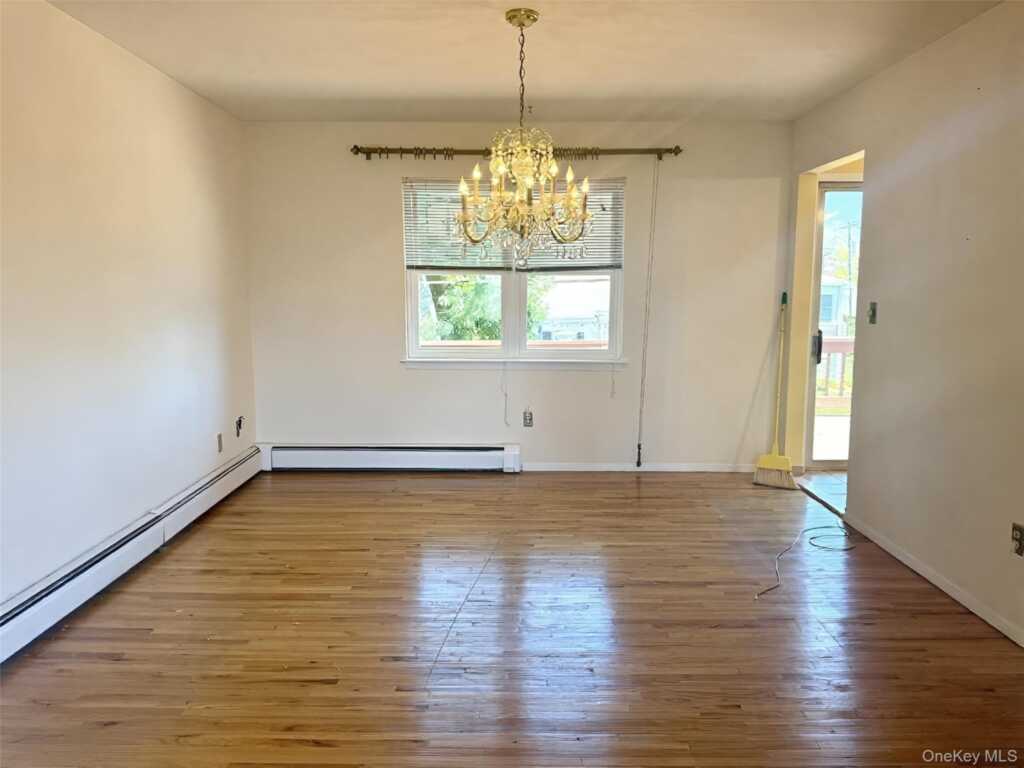 27 Skyview Lane, New Rochelle, NY 10804 - Photo 9 of 15