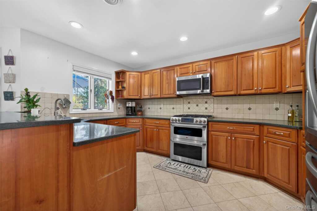 303 Bliss Lane, Valley Cottage, NY 10989 - Photo 19 of 50