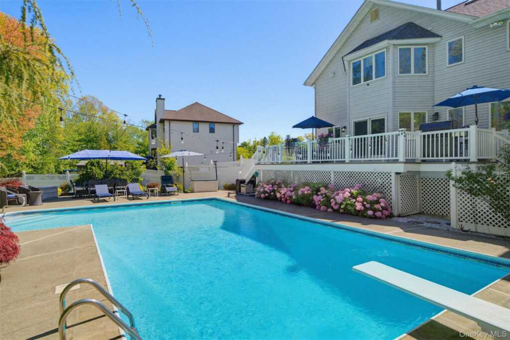 303 Bliss Lane, Valley Cottage, NY 10989 - Photo 4 of 50