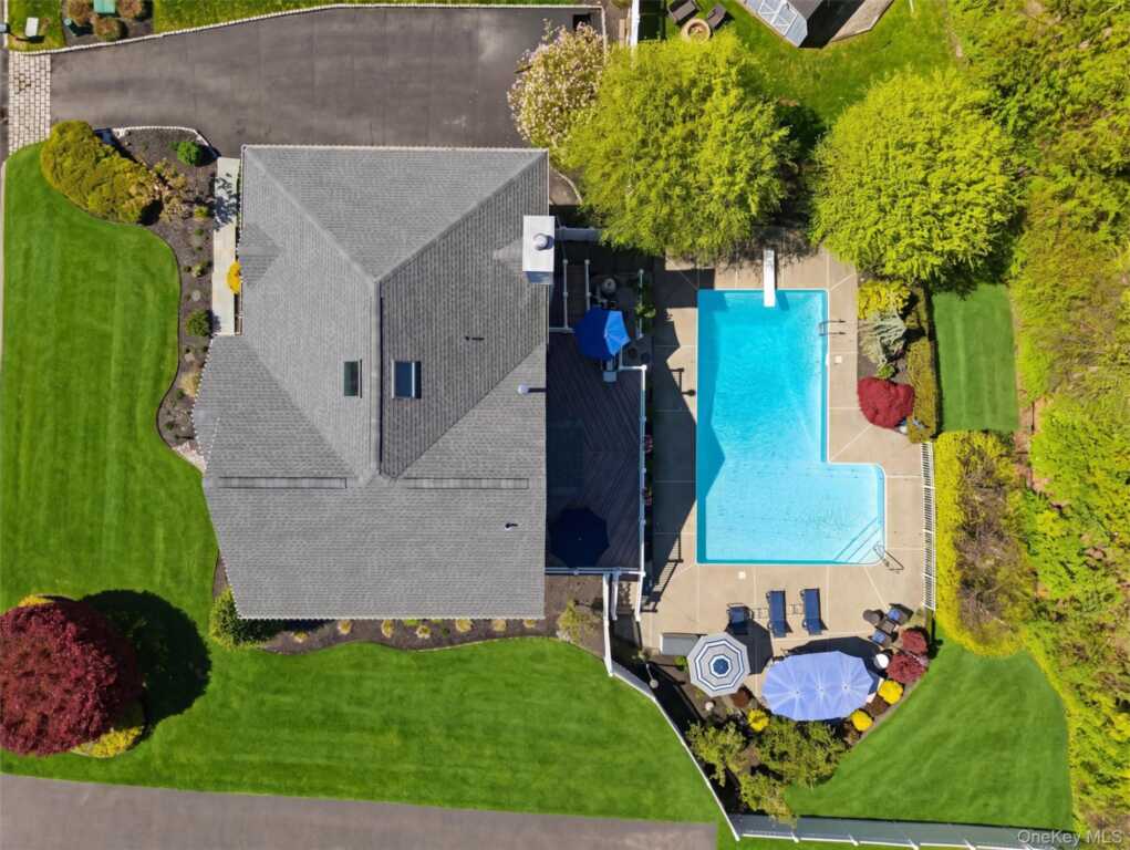 303 Bliss Lane, Valley Cottage, NY 10989 - Photo 6 of 50