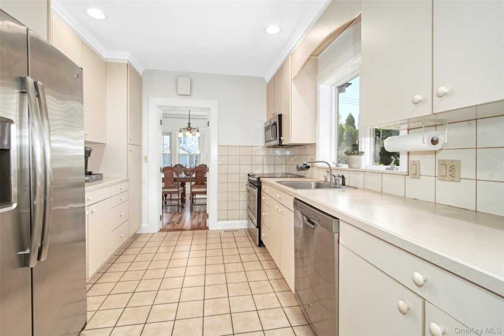 42 Oakwood Avenue, Rye, NY 10580 - Photo 10 of 27