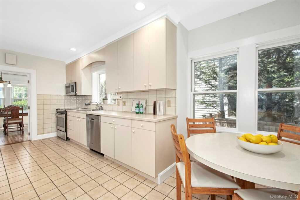 42 Oakwood Avenue, Rye, NY 10580 - Photo 11 of 27