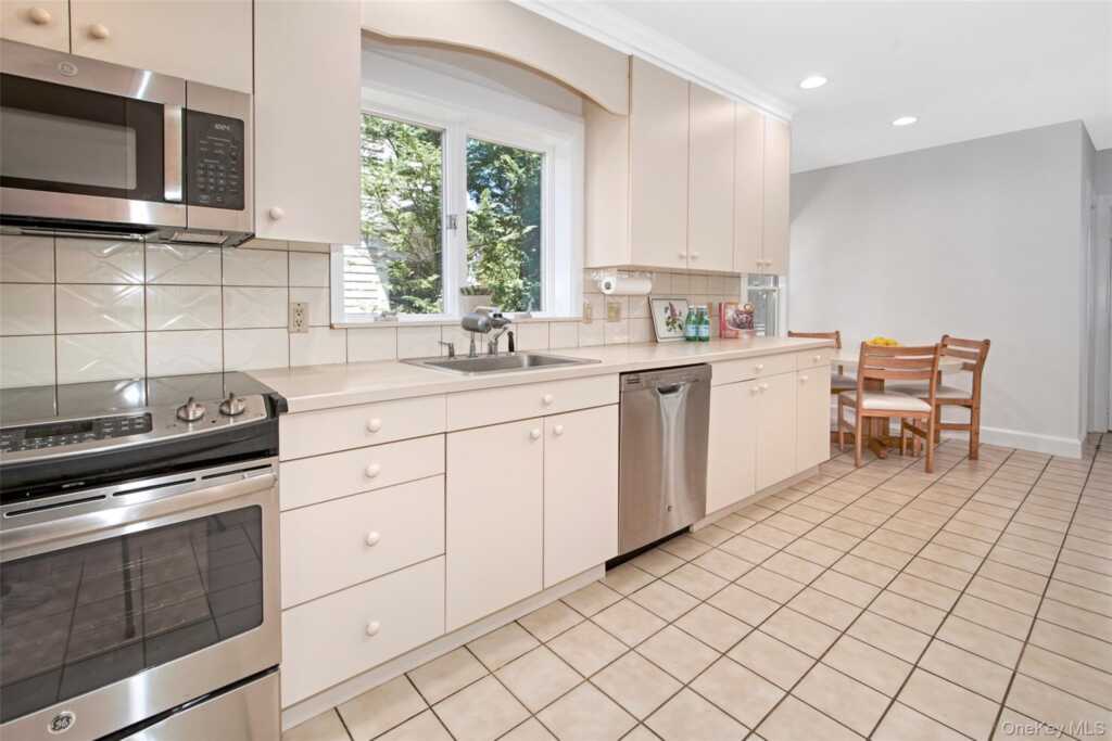42 Oakwood Avenue, Rye, NY 10580 - Photo 9 of 27