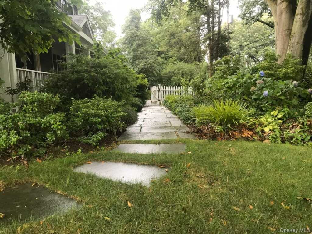 21 Westbank Road, Rye, NY 10580 - Photo 2 of 32