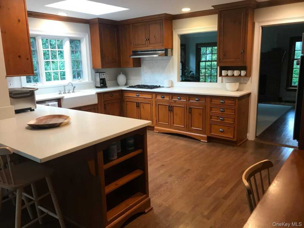 21 Westbank Road, Rye, NY 10580 - Photo 4 of 32