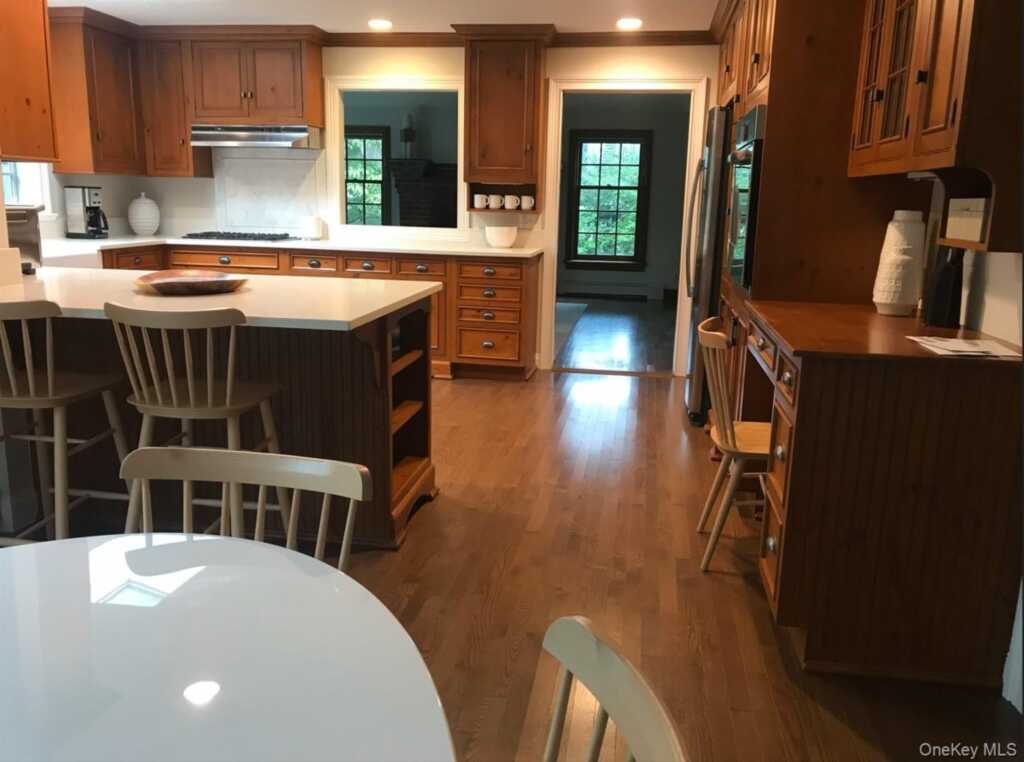 21 Westbank Road, Rye, NY 10580 - Photo 5 of 32