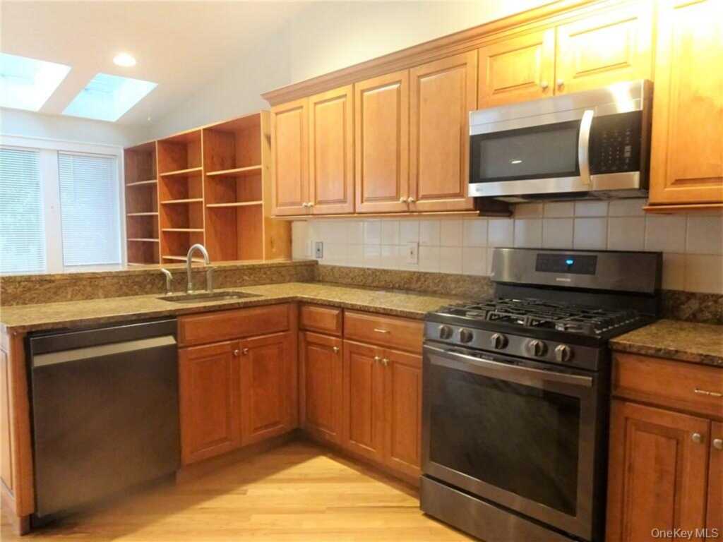 218 Carroll Avenue, Rye, NY 10543 - Photo 10 of 24
