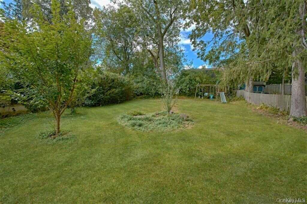 218 Carroll Avenue, Rye, NY 10543 - Photo 3 of 24