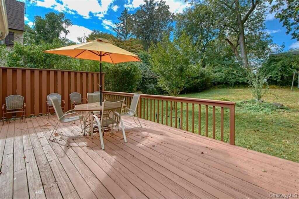 218 Carroll Avenue, Rye, NY 10543 - Photo 4 of 24