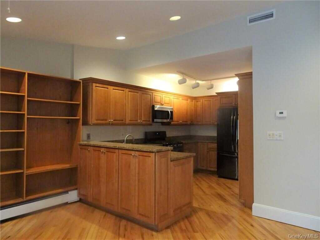 218 Carroll Avenue, Rye, NY 10543 - Photo 9 of 24