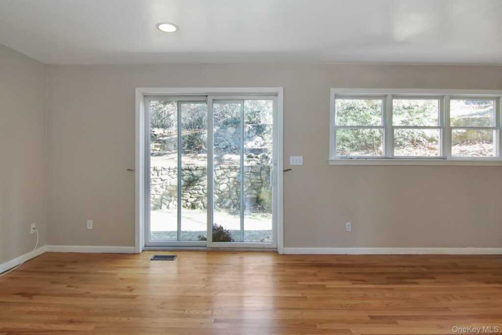 4 Manor Place, White Plains, NY 10605 - Photo 12 of 32