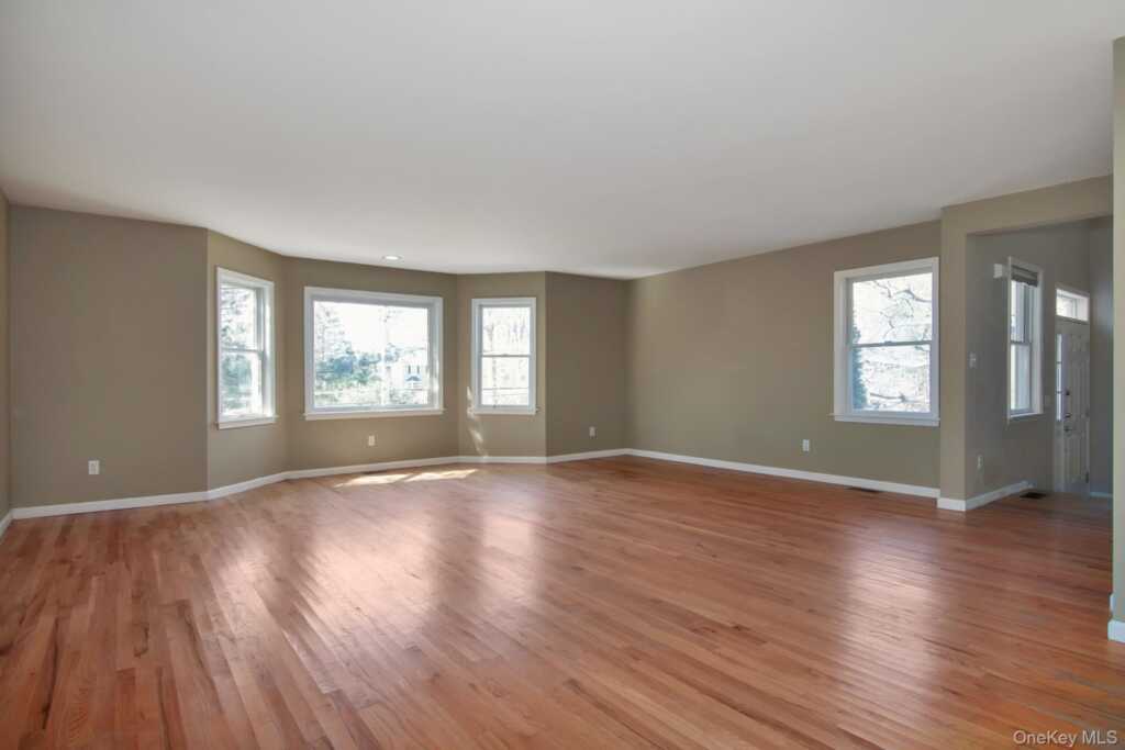 4 Manor Place, White Plains, NY 10605 - Photo 14 of 32