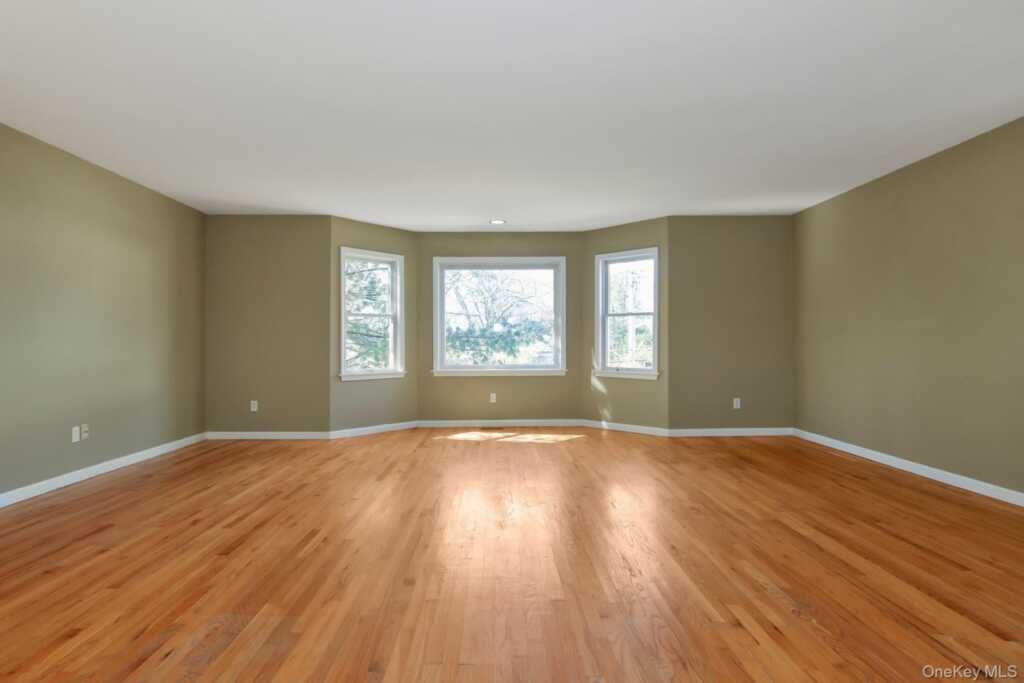 4 Manor Place, White Plains, NY 10605 - Photo 15 of 32